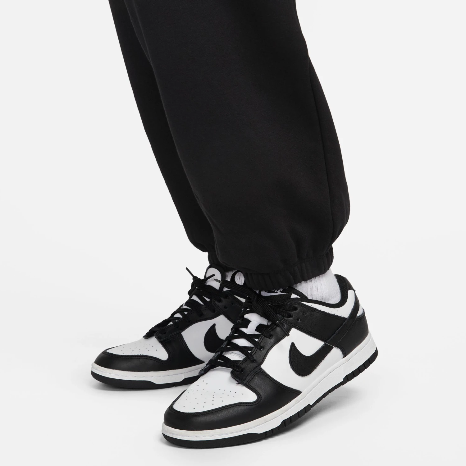 Nike Sportswear Club Fleece Mid-Rise Oversized Training Pants Women - Black 9 Nike Sportswear Club Fleece Mid-Rise Oversized Training Pants Women - Black - Image 7