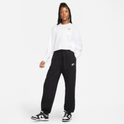 Nike Sportswear Club Fleece Mid-Rise Oversized Training Pants Women - Black 18 Nike Sportswear Club Fleece Mid-Rise Oversized Training Pants Women - Black -Padel Pro Shop 55471000 15